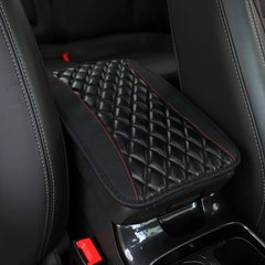 Подушка на подлокотник в салон автомобилия эко-кожа, мягкий центральный подлокотник черный с красной нитью
